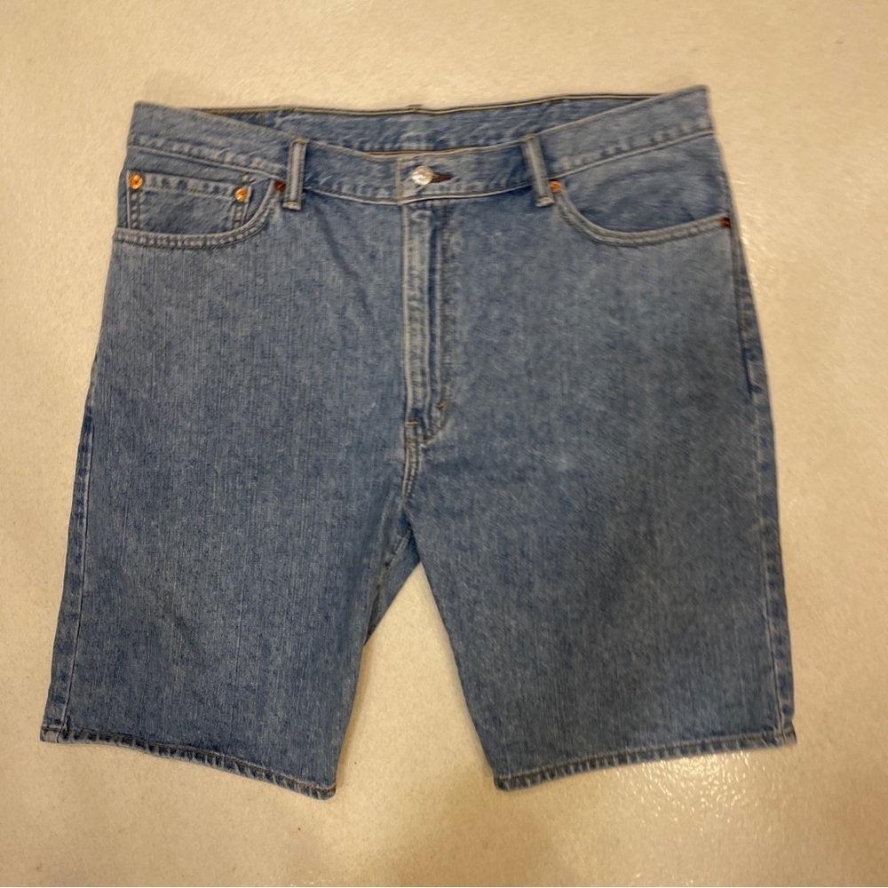 Levi’s 505 men’s denim shorts waist size 40.